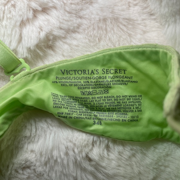 VS Bombshell Plunge Push Up Bra - Picture 2 of 2